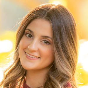 Headshot of Anna Sdregas